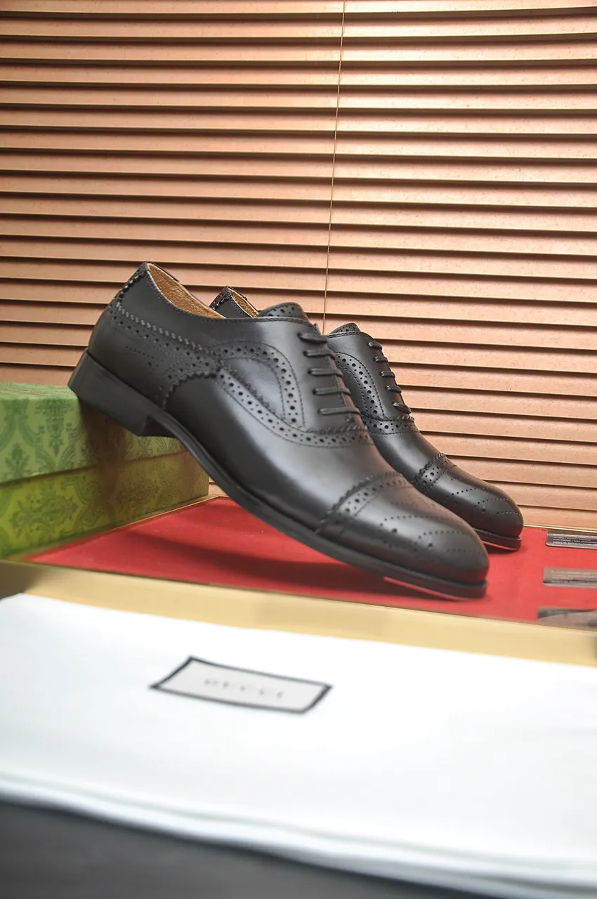 Men's shoes💰660💶 Brand: GUCCI (Gucci) Standard code: Men's code 39/44 (45/46 can be customized) Grade: Same as the official website Original quality Material: Original cowhide Water-dyed cowhide lining Original rubber outsole Style category: Men's fashionable casual leather shoes Distinguished big-name luxury elements top luxury Color: Actual picture